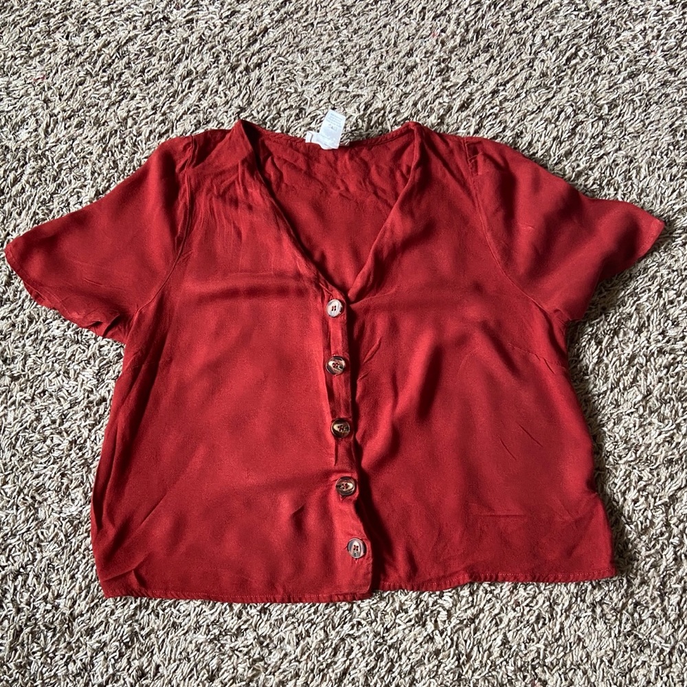Burgundy Top with Buttons 💗